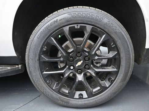 Used 2022 Chevrolet Suburban High Country w/ LPO, Illumination Package AWD/4WD image 10