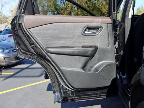 Used 2021 Nissan Rogue SV image 30