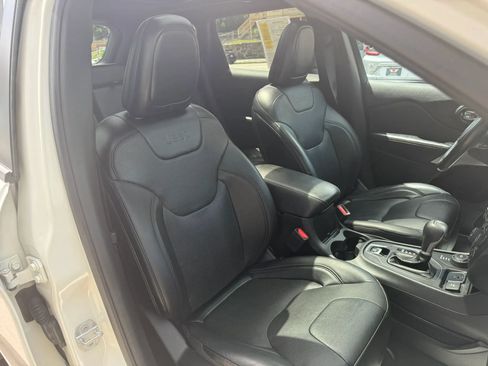 Used 2019 Jeep Cherokee High Altitude AWD/4WD image 14