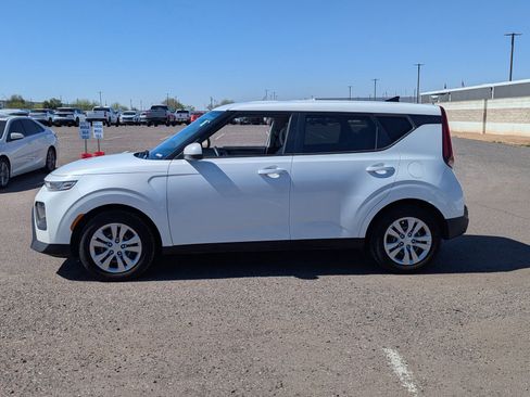 Used 2021 Kia Soul LX image 2