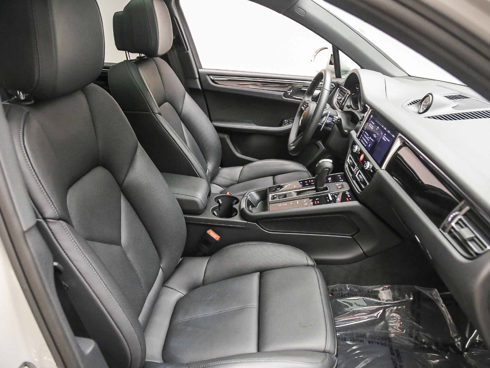 Certified 2026 Porsche Macan AWD/4WD image 20