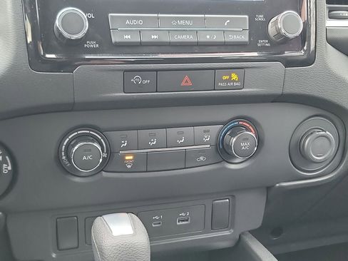 Used 2023 Nissan Frontier SV image 18