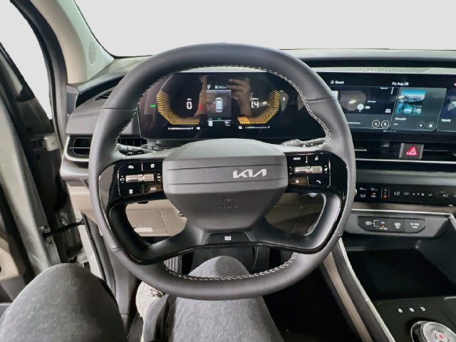 New 2027 Kia Carnival LXS FWD image 11