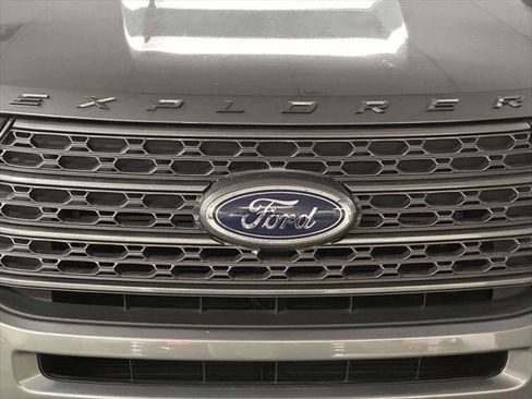 Used 2022 Ford Explorer XLT w/ Equipment Group 202A AWD/4WD image 7
