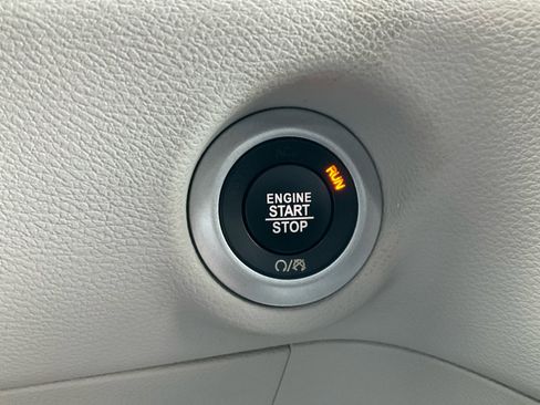 Used 2019 Chrysler Pacifica Touring Plus w/ Advanced Safetytec Group image 22