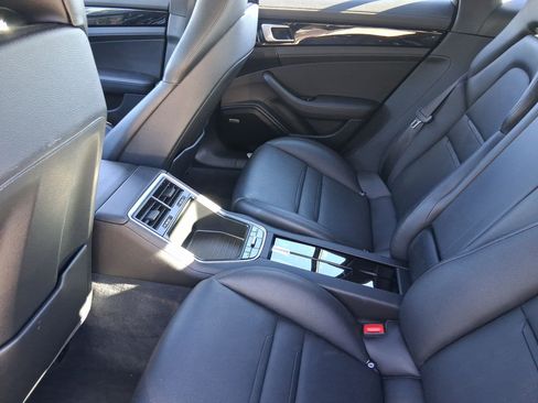 Used 2019 Porsche Panamera 4 image 29