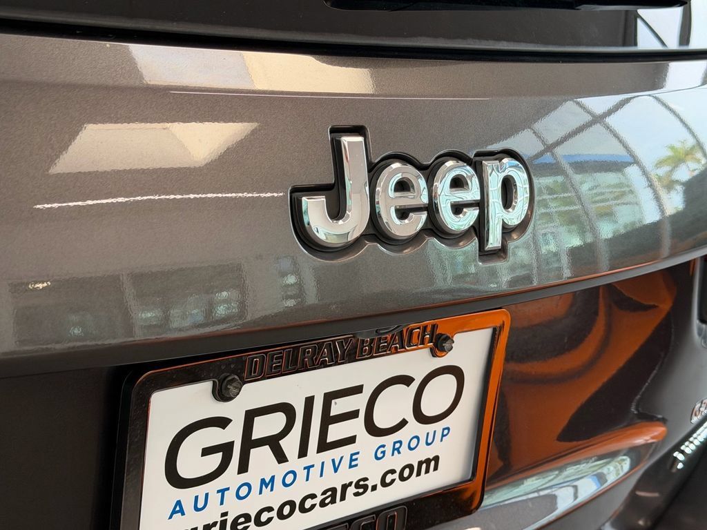 Used 2018 Jeep Grand Cherokee Limited RWD image 15