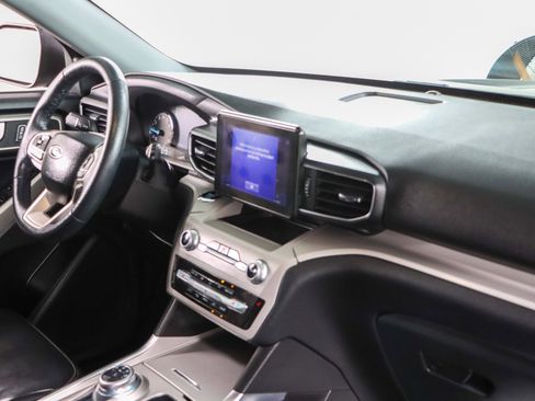 Used 2023 Ford Explorer XLT w/ Equipment Group 202A image 26