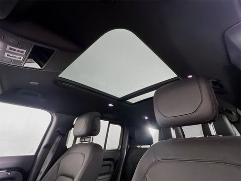 Used 2024 Land Rover Defender 130 X image 22