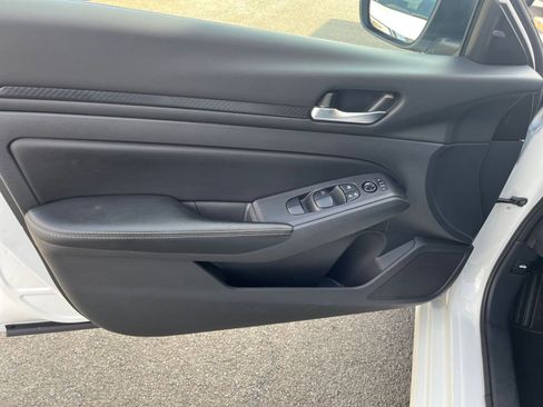 Used 2024 Nissan Altima 2.5 SV image 18