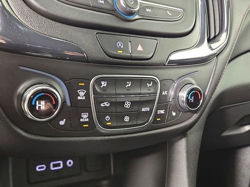 Used 2022 Chevrolet Equinox RS w/ LPO, Floor Liner Package image 19