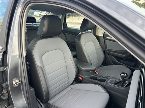 Used 2025 Volkswagen Jetta SE image 35