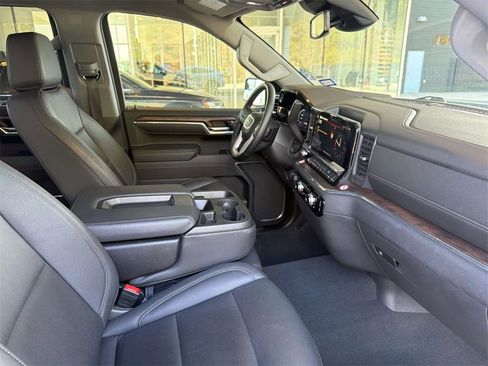 Used 2025 GMC Sierra 1500 SLT image 10