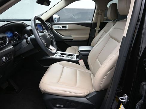 Certified 2022 Ford Explorer XLT w/ Equipment Group 202A image 21
