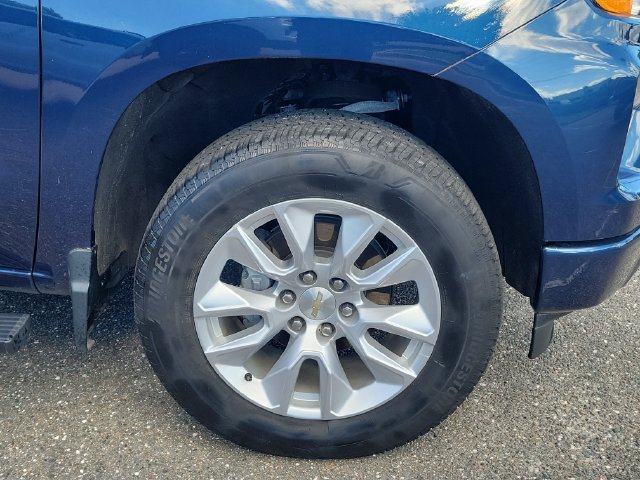 Certified 2023 Chevrolet Silverado 1500 Custom w/ LPO, Dark Essentials Package AWD/4WD image 6