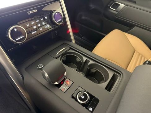 New 2026 Land Rover Discovery Limited Edition image 22