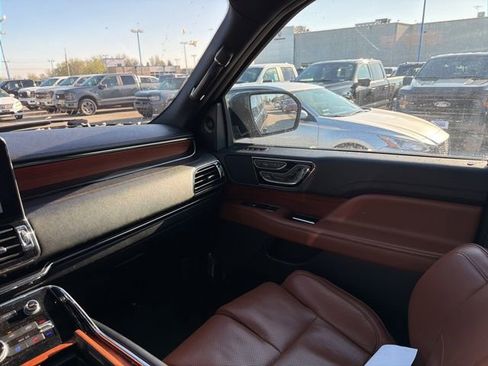 Used 2018 Lincoln Navigator Reserve w/ Technology Package AWD/4WD image 24