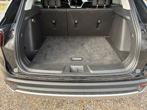 Used 2025 Chevrolet Trax LT w/ LT Convenience Package image 29