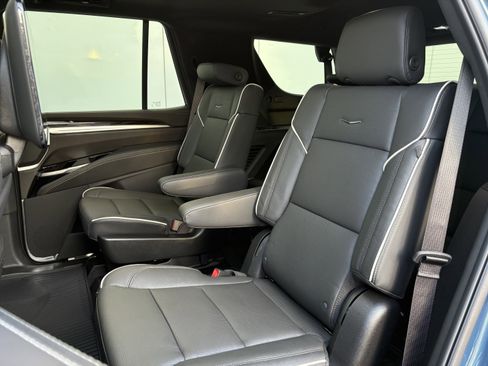 New 2026 Cadillac Escalade Luxury image 13