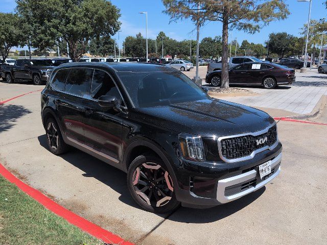 Used 2025 Kia Telluride EX w/ EX Captain's Chair Package FWD image 1