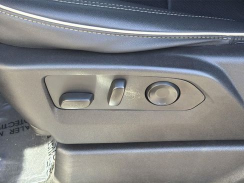 Used 2023 Chevrolet Suburban Premier image 25