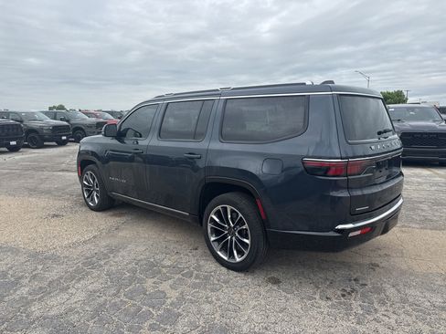 Used 2023 Jeep Wagoneer Series III w/ Premium Group I AWD/4WD image 8