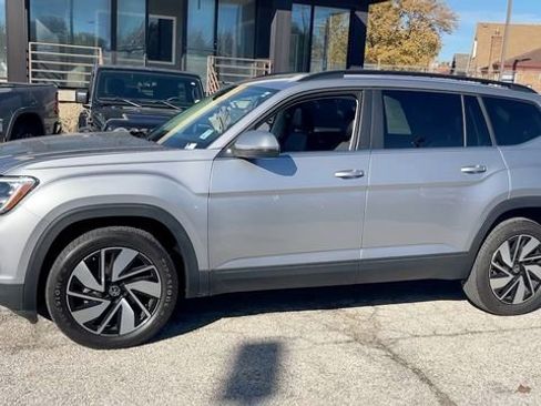 Used 2024 Volkswagen Atlas SE image 24
