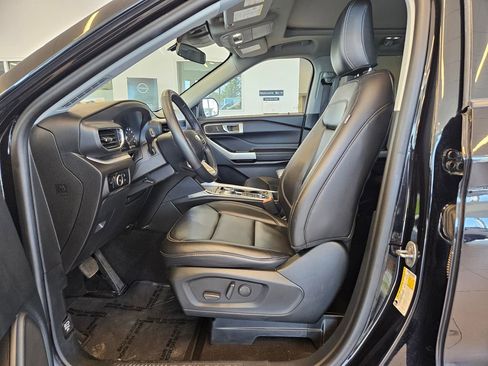 Used 2024 Ford Explorer XLT w/ Equipment Group 202A AWD/4WD image 13