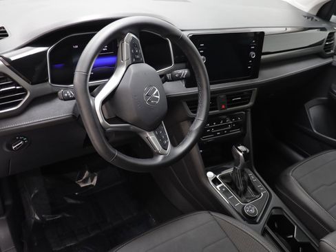 Used 2025 Volkswagen Taos SE image 6