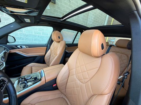 Used 2023 BMW X5 xDrive40i w/ M Sport Package image 18