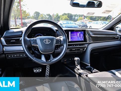 Used 2025 Toyota Camry SE image 27
