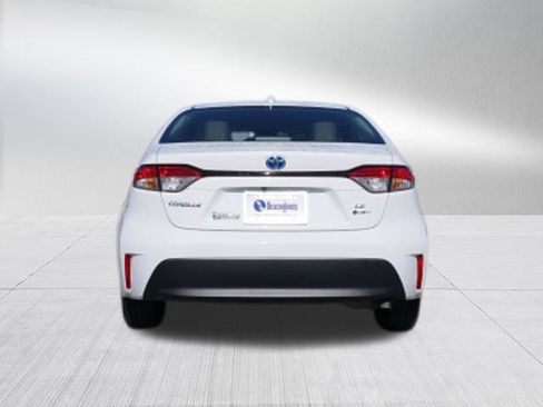 Used 2025 Toyota Corolla LE image 4