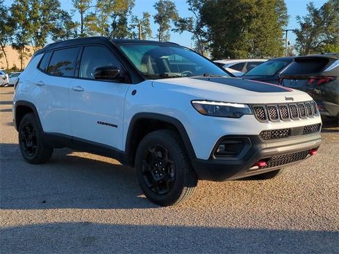 Used 2023 Jeep Compass Trailhawk w/ Trailhawk Elite Group image 3