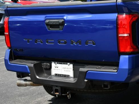 Used 2025 Toyota Tacoma TRD Sport AWD/4WD image 28