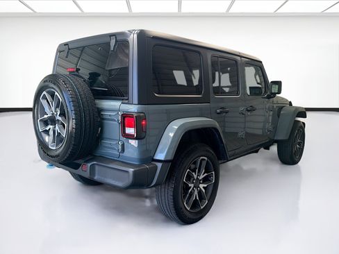 Used 2024 Jeep Wrangler Unlimited AWD/4WD image 4