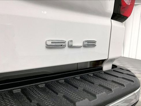Used 2023 GMC Sierra 1500 SLE w/ Preferred Package AWD/4WD image 9