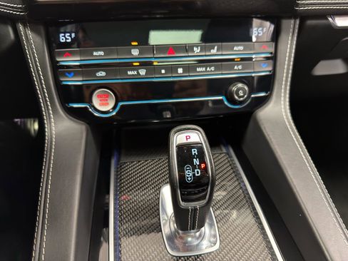 Used 2020 Jaguar F-PACE SVR image 23