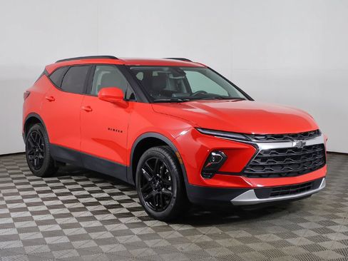 Used 2024 Chevrolet Blazer LT w/ Convenience Package FWD image 2