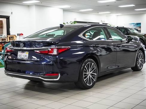 Certified 2025 Lexus ES 300h w/ Premium Package image 6