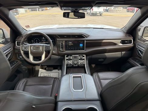 Used 2022 GMC Yukon XL Denali image 24