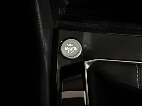 Certified 2025 Volkswagen Taos SE image 29