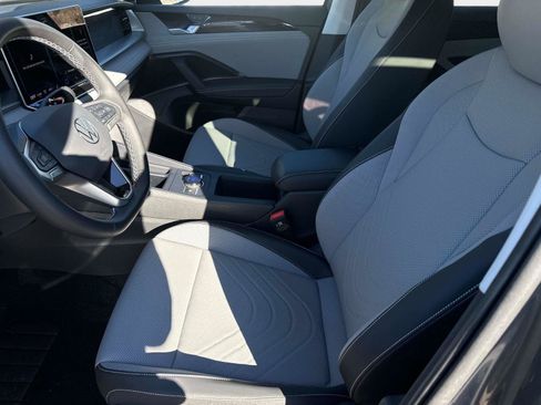 New 2026 Volkswagen Tiguan SE image 21