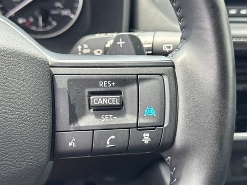 Used 2025 Nissan Rogue SV FWD image 31