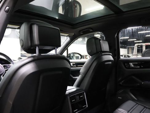 Used 2019 Porsche Cayenne image 16