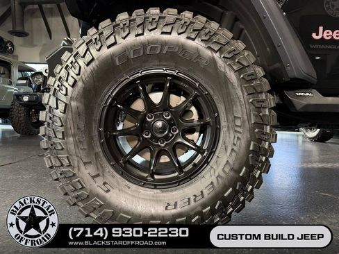 Used 2025 Jeep Wrangler Unlimited Rubicon AWD/4WD image 22