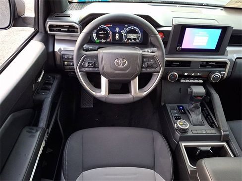 Certified 2025 Toyota Tacoma TRD Off-Road image 18