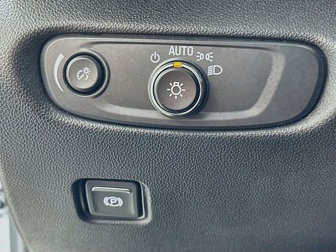 Used 2025 Chevrolet Blazer LT FWD image 10