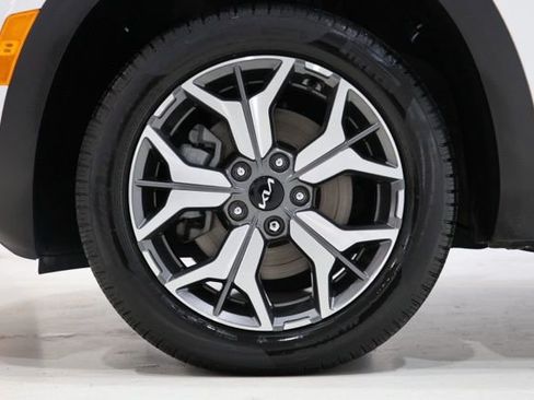 Used 2022 Kia Seltos EX image 9