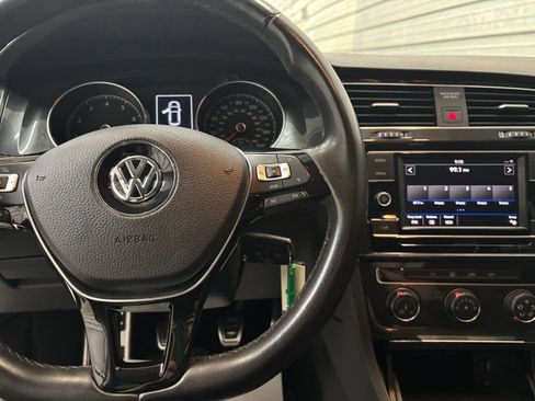 Used 2019 Volkswagen Golf S FWD image 15
