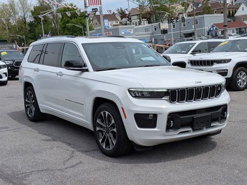 Used 2023 Jeep Grand Cherokee L Overland w/ Advanced Protech Group III AWD/4WD image 4